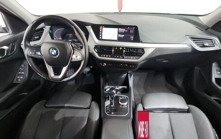 BMW 1 серия, 2021 год, 1 800 000 рублей, 9 фотография