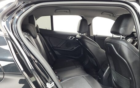 BMW 1 серия, 2021 год, 1 800 000 рублей, 19 фотография