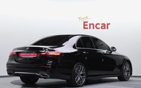 Mercedes-Benz E-Класс, 2022 год, 4 900 000 рублей, 2 фотография