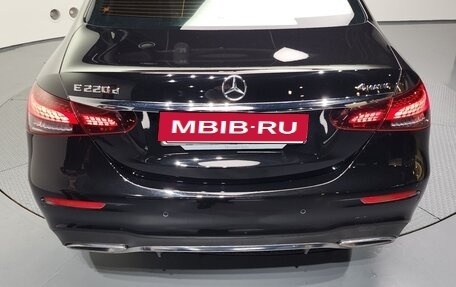 Mercedes-Benz E-Класс, 2022 год, 4 900 000 рублей, 4 фотография