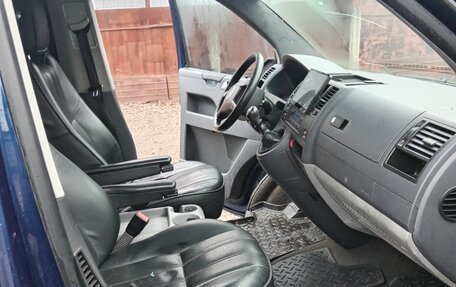 Volkswagen Caravelle T5, 2005 год, 980 000 рублей, 6 фотография