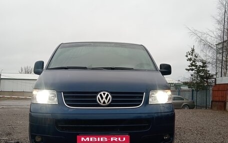 Volkswagen Caravelle T5, 2005 год, 980 000 рублей, 2 фотография