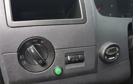 Volkswagen Caravelle T5, 2005 год, 980 000 рублей, 18 фотография