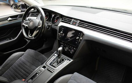 Volkswagen Passat B8 рестайлинг, 2020 год, 2 250 000 рублей, 17 фотография