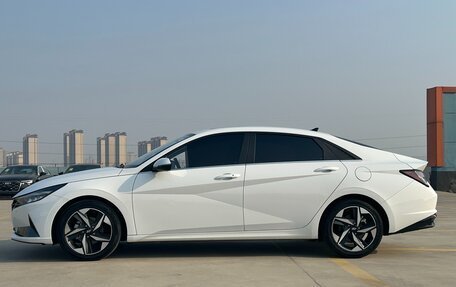 Hyundai Elantra, 2022 год, 1 580 000 рублей, 2 фотография