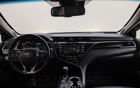 Toyota Camry, 2020 год, 3 200 000 рублей, 10 фотография