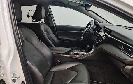 Toyota Camry, 2020 год, 3 200 000 рублей, 17 фотография