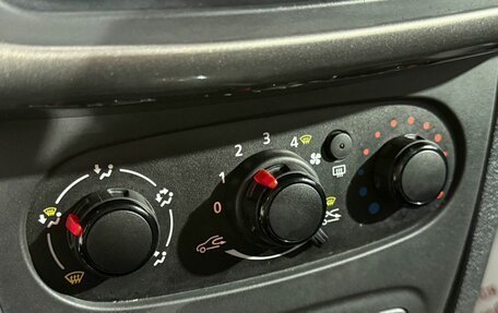 Renault Logan II, 2017 год, 895 000 рублей, 18 фотография