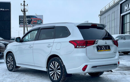 Mitsubishi Outlander III рестайлинг 3, 2022 год, 2 690 000 рублей, 3 фотография