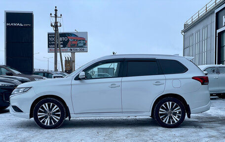 Mitsubishi Outlander III рестайлинг 3, 2022 год, 2 690 000 рублей, 2 фотография