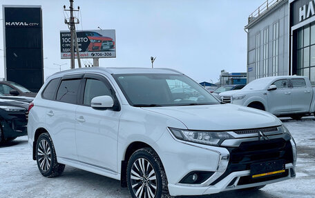 Mitsubishi Outlander III рестайлинг 3, 2022 год, 2 690 000 рублей, 7 фотография