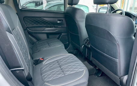 Mitsubishi Outlander III рестайлинг 3, 2022 год, 2 690 000 рублей, 14 фотография