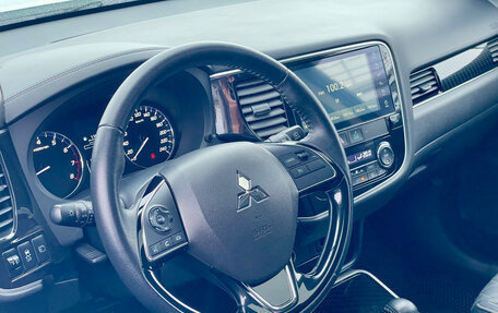 Mitsubishi Outlander III рестайлинг 3, 2022 год, 2 690 000 рублей, 10 фотография