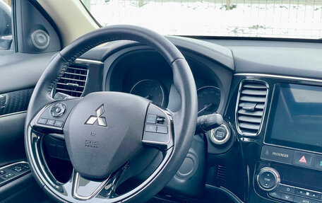 Mitsubishi Outlander III рестайлинг 3, 2022 год, 2 690 000 рублей, 12 фотография