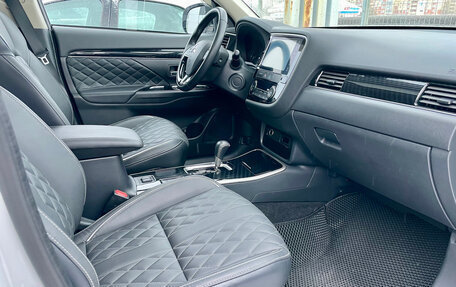 Mitsubishi Outlander III рестайлинг 3, 2022 год, 2 690 000 рублей, 13 фотография