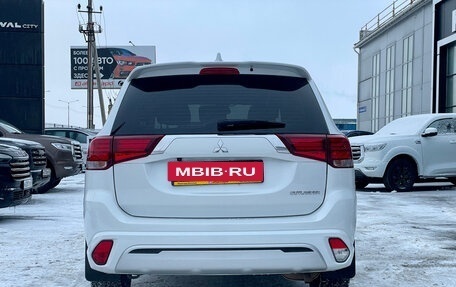 Mitsubishi Outlander III рестайлинг 3, 2022 год, 2 690 000 рублей, 4 фотография