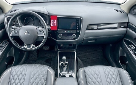 Mitsubishi Outlander III рестайлинг 3, 2022 год, 2 690 000 рублей, 11 фотография
