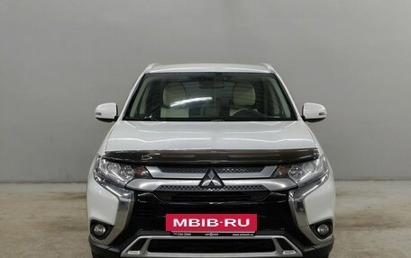 Mitsubishi Outlander III рестайлинг 3, 2018 год, 1 980 000 рублей, 2 фотография