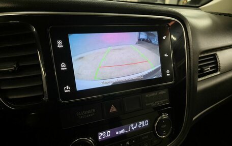 Mitsubishi Outlander III рестайлинг 3, 2018 год, 1 980 000 рублей, 15 фотография