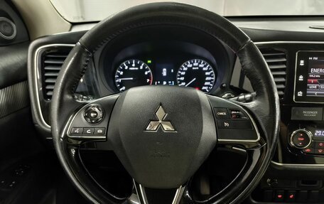 Mitsubishi Outlander III рестайлинг 3, 2018 год, 1 980 000 рублей, 12 фотография