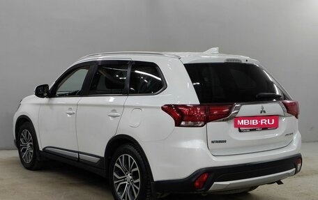 Mitsubishi Outlander III рестайлинг 3, 2018 год, 1 980 000 рублей, 7 фотография