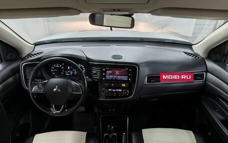 Mitsubishi Outlander III рестайлинг 3, 2018 год, 1 980 000 рублей, 11 фотография