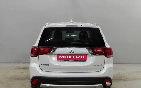 Mitsubishi Outlander III рестайлинг 3, 2018 год, 1 980 000 рублей, 6 фотография