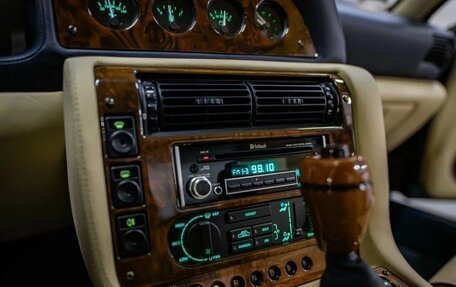 Aston Martin V8 Vantage III, 1998 год, 33 000 000 рублей, 14 фотография