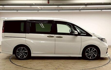 Honda Stepwgn IV, 2017 год, 1 790 000 рублей, 6 фотография