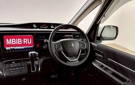 Honda Stepwgn IV, 2017 год, 1 790 000 рублей, 10 фотография