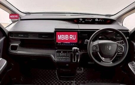 Honda Stepwgn IV, 2017 год, 1 790 000 рублей, 9 фотография