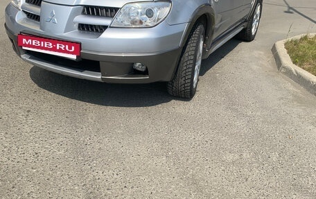 Mitsubishi Outlander III рестайлинг 3, 2005 год, 700 000 рублей, 6 фотография