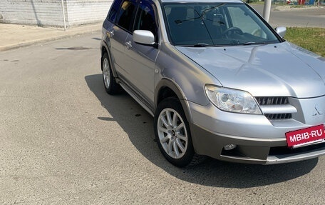 Mitsubishi Outlander III рестайлинг 3, 2005 год, 700 000 рублей, 7 фотография
