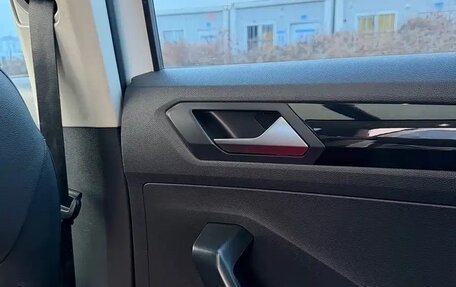 Volkswagen T-Roc I, 2021 год, 1 702 000 рублей, 8 фотография