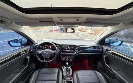 Volkswagen T-Roc I, 2021 год, 1 702 000 рублей, 14 фотография