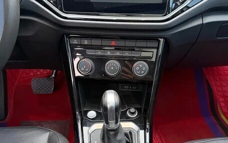 Volkswagen T-Roc I, 2021 год, 1 702 000 рублей, 15 фотография