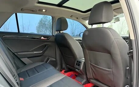 Volkswagen T-Roc I, 2021 год, 1 702 000 рублей, 13 фотография