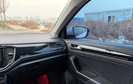 Volkswagen T-Roc I, 2021 год, 1 702 000 рублей, 20 фотография