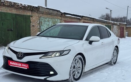 Toyota Camry, 2020 год, 2 350 000 рублей, 2 фотография
