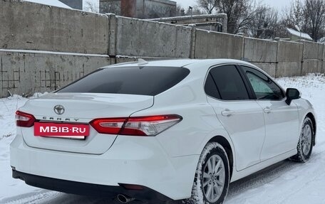 Toyota Camry, 2020 год, 2 350 000 рублей, 8 фотография