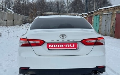 Toyota Camry, 2020 год, 2 350 000 рублей, 4 фотография