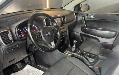 KIA Sportage IV рестайлинг, 2018 год, 2 075 000 рублей, 7 фотография