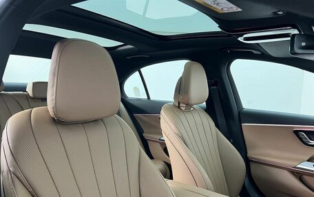 Mercedes-Benz E-Класс, 2025 год, 16 фотография