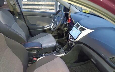 Hyundai Solaris II рестайлинг, 2011 год, 790 000 рублей, 11 фотография