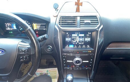 Ford Explorer VI, 2017 год, 2 985 000 рублей, 7 фотография