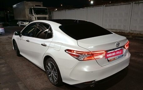 Toyota Camry, 2023 год, 3 940 000 рублей, 4 фотография