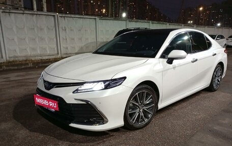 Toyota Camry, 2023 год, 3 940 000 рублей, 2 фотография