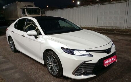 Toyota Camry, 2023 год, 3 940 000 рублей, 1 фотография