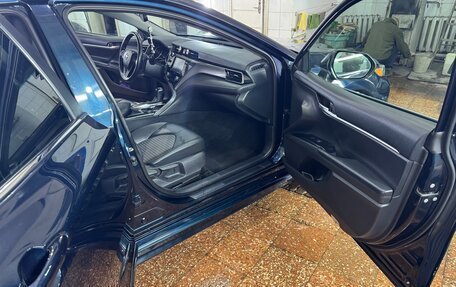 Toyota Camry, 2019 год, 2 700 000 рублей, 4 фотография