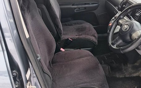 Toyota Wish II, 2004 год, 748 000 рублей, 2 фотография